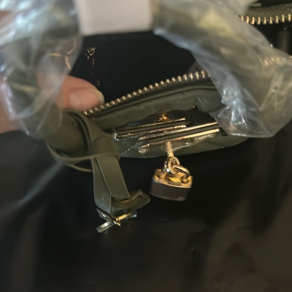 Badgley Mischka Mini Diamond Quilted Tote with Front Lock. NWT - Picture 5 of 9